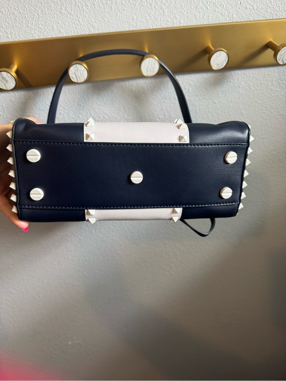 GUC Valentino Navy and White Studded Leather Shoulder Bag - Picture 3 of 13